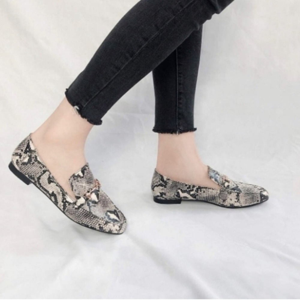 George Women's Snakeskin Loafers with chain details
Size : 7